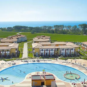  Apartment In Villaggio Ai Pini In Lido Altanea